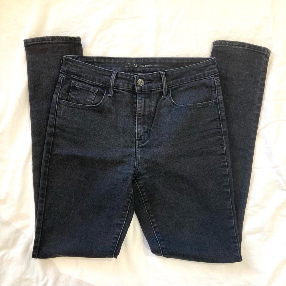 Levi’s high rise skinny jeans black wash size 28 x 32